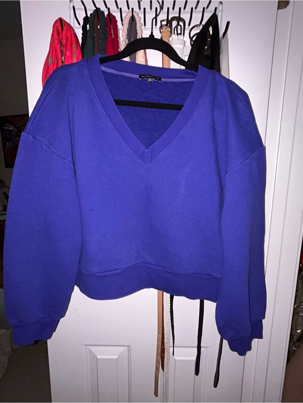 Beyond Yoga V-Neck Cropped Pullover Hoodie - Purple